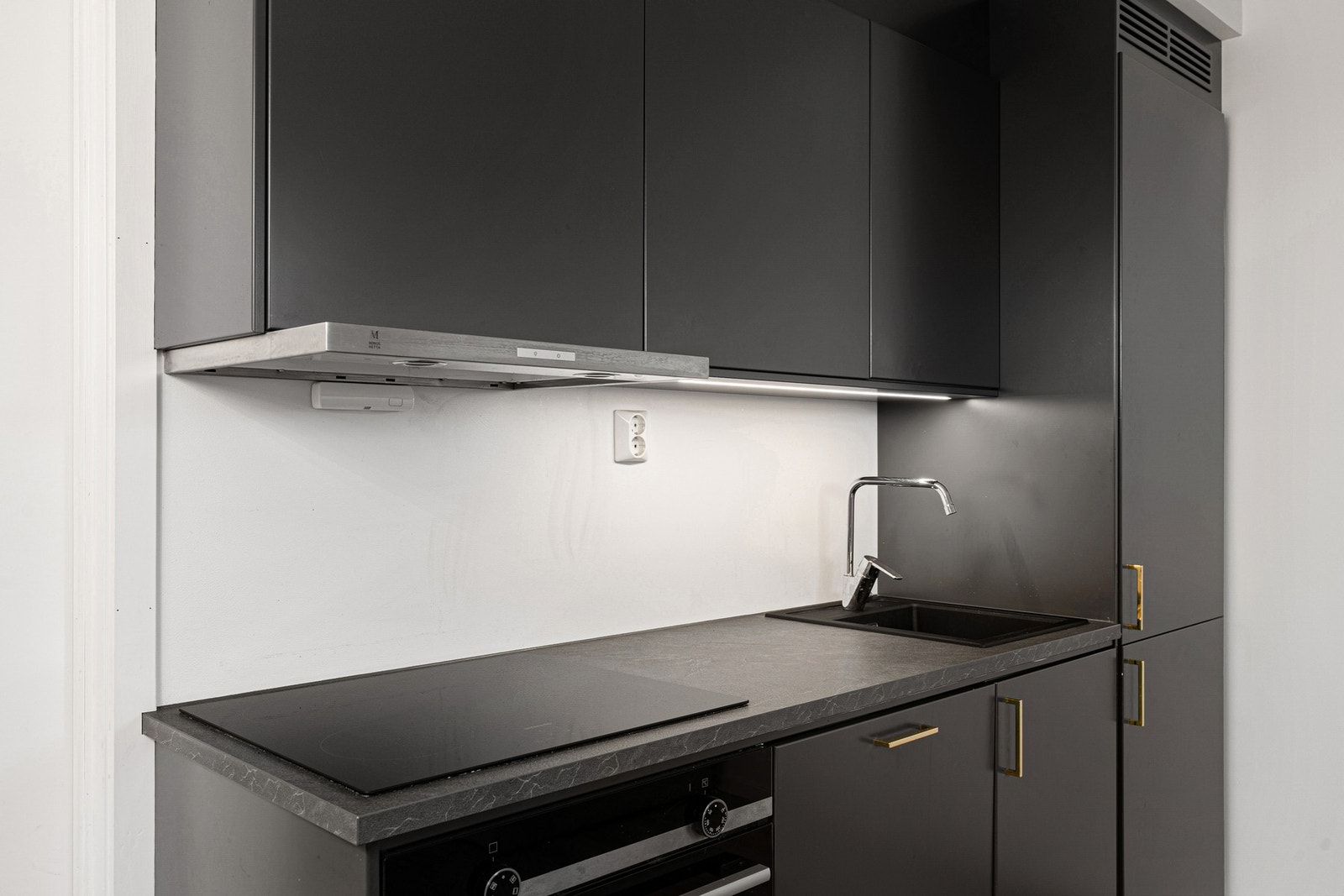 Kjøkkenet framstår som moderne og godt i varetatt. Galleribilde