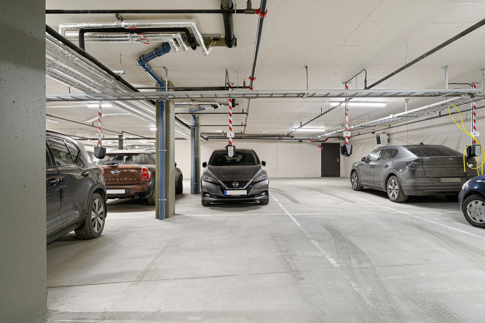 Leiligheten disponerer egen parkeringsplass i oppvarmet parkeringskjeller. Galleribilde