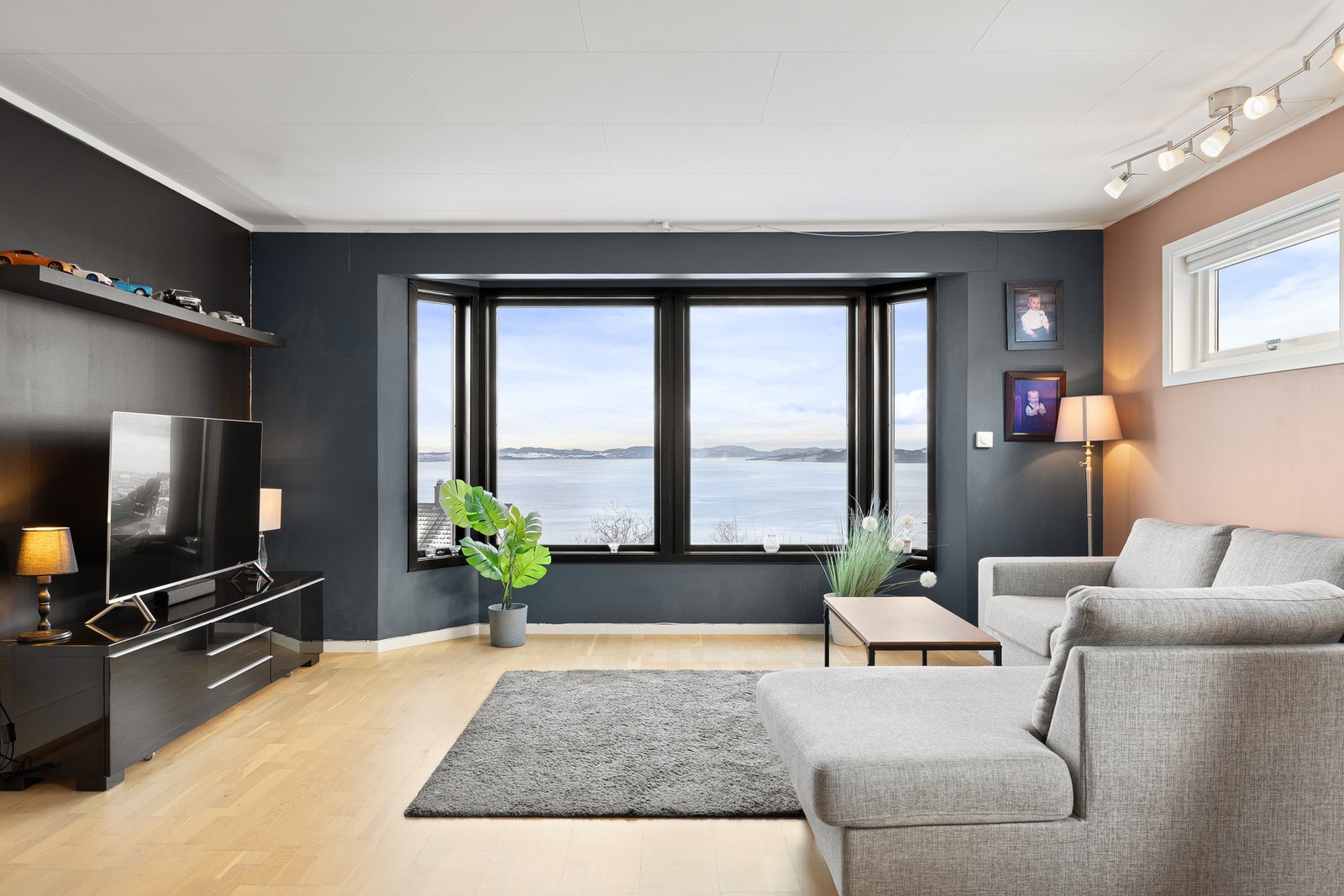 Velkommen til Aunkleiva 7 C - Kontakt megler på 918 50 709 / morten.kjelsberg@em1.no dersom det ønskes privatvisning. Fotograf: Julian Nonstad Galleribilde