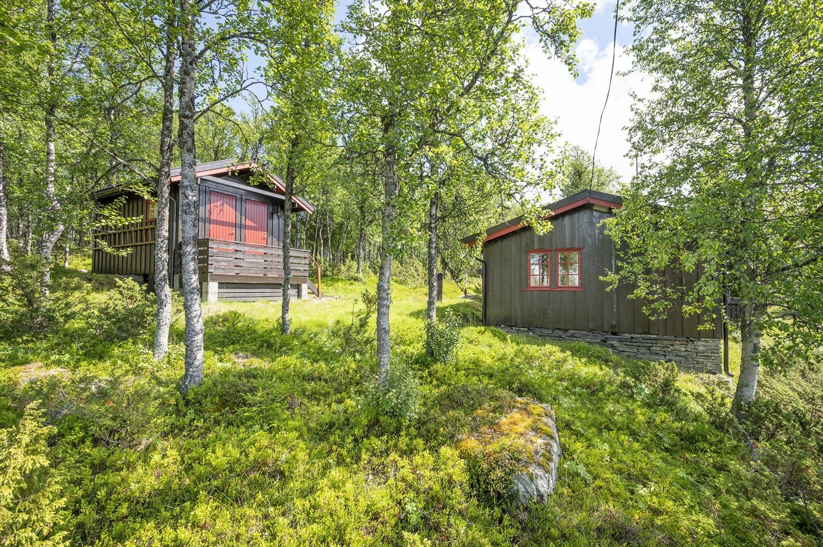 Hytta ligger i et naturskjønt område, med en rekke turmuligheter rett utenfor døra. Galleribilde