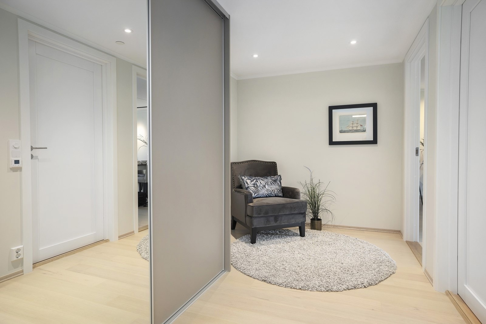 Godt med garderobeplass i gangen, samt plass til møblering. Galleribilde