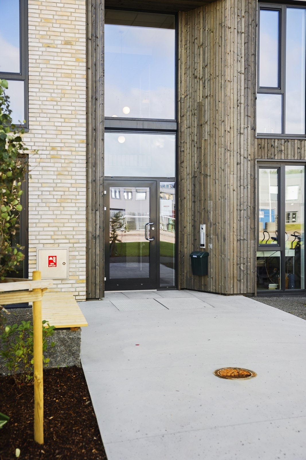 Stilige og flott opparbeidede fellesområder. Her fra inngangspartiet til bygget. Galleribilde