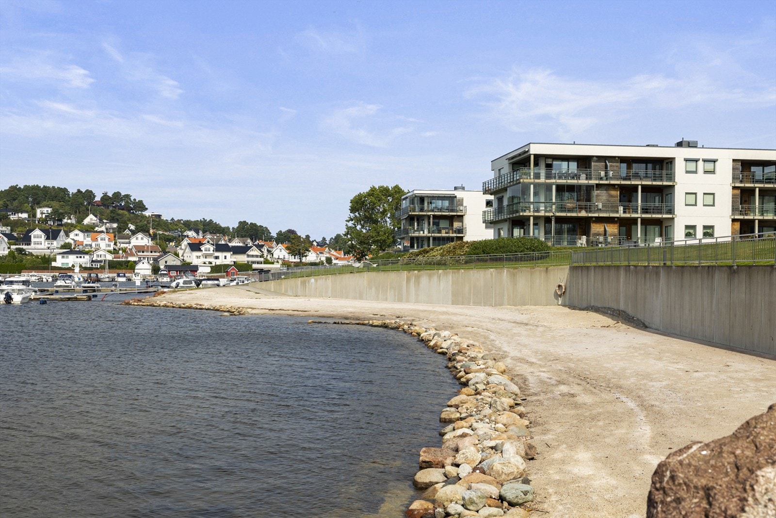 Flott anlagt strand på Jarlsø Galleribilde