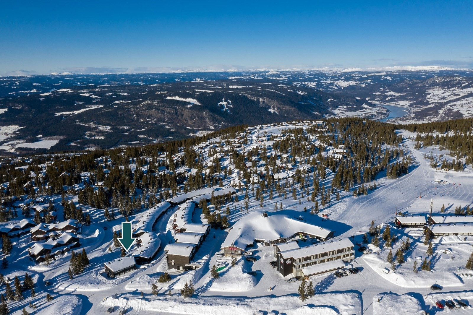 Hafjelltoppen og Gaiastova er ett av Hafjells mest ettertraktede områder med nydelig utsikt over den vakre dalen og mot fjellheimen i horisonten. Galleribilde