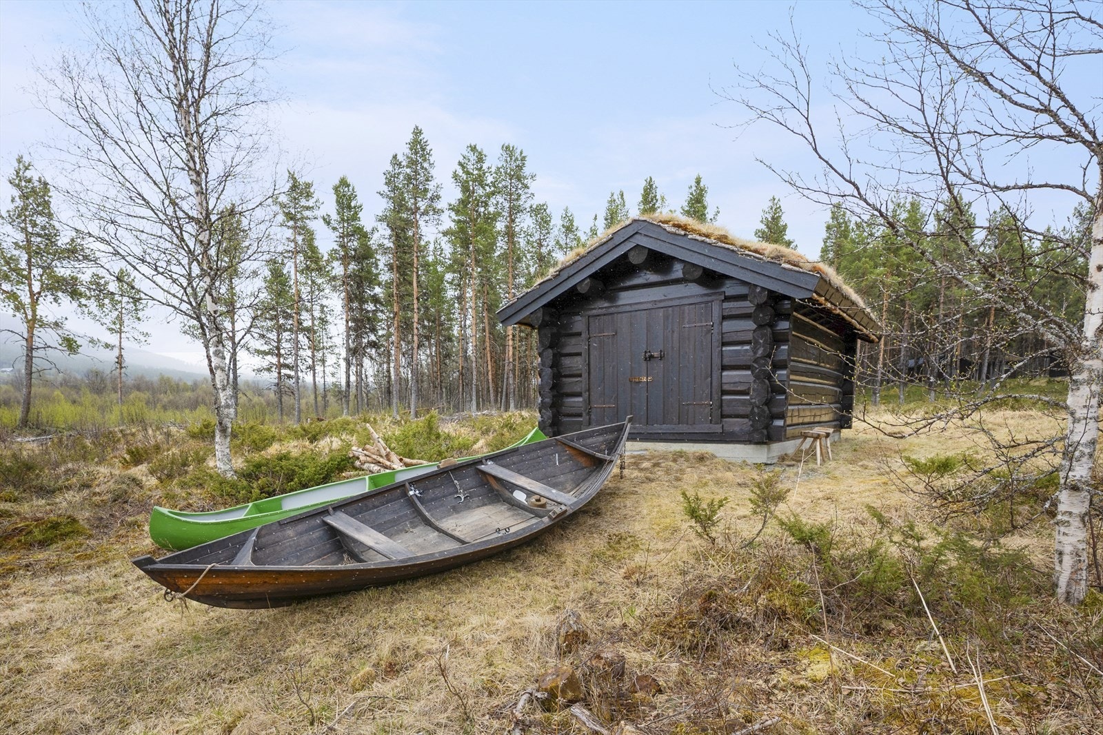 Naustet nede vannet ble oppført i 2009. Galleribilde