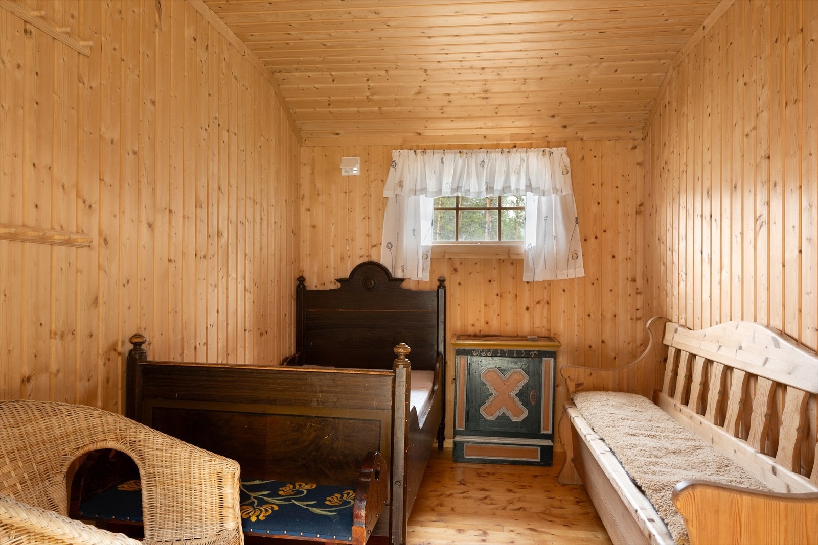 I tillegg ligger det ett soverom i bygning omtalt som "Uthus/anneks 278". Galleribilde