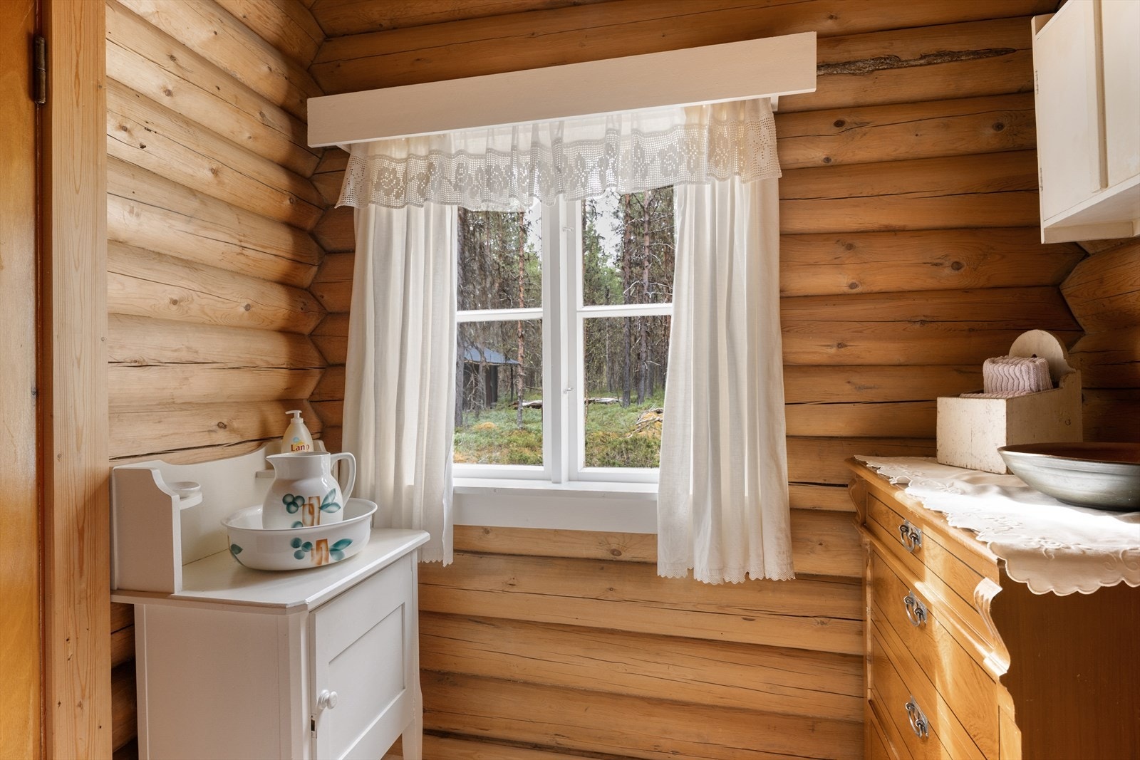 Rommet er hyggelig innredet. Galleribilde