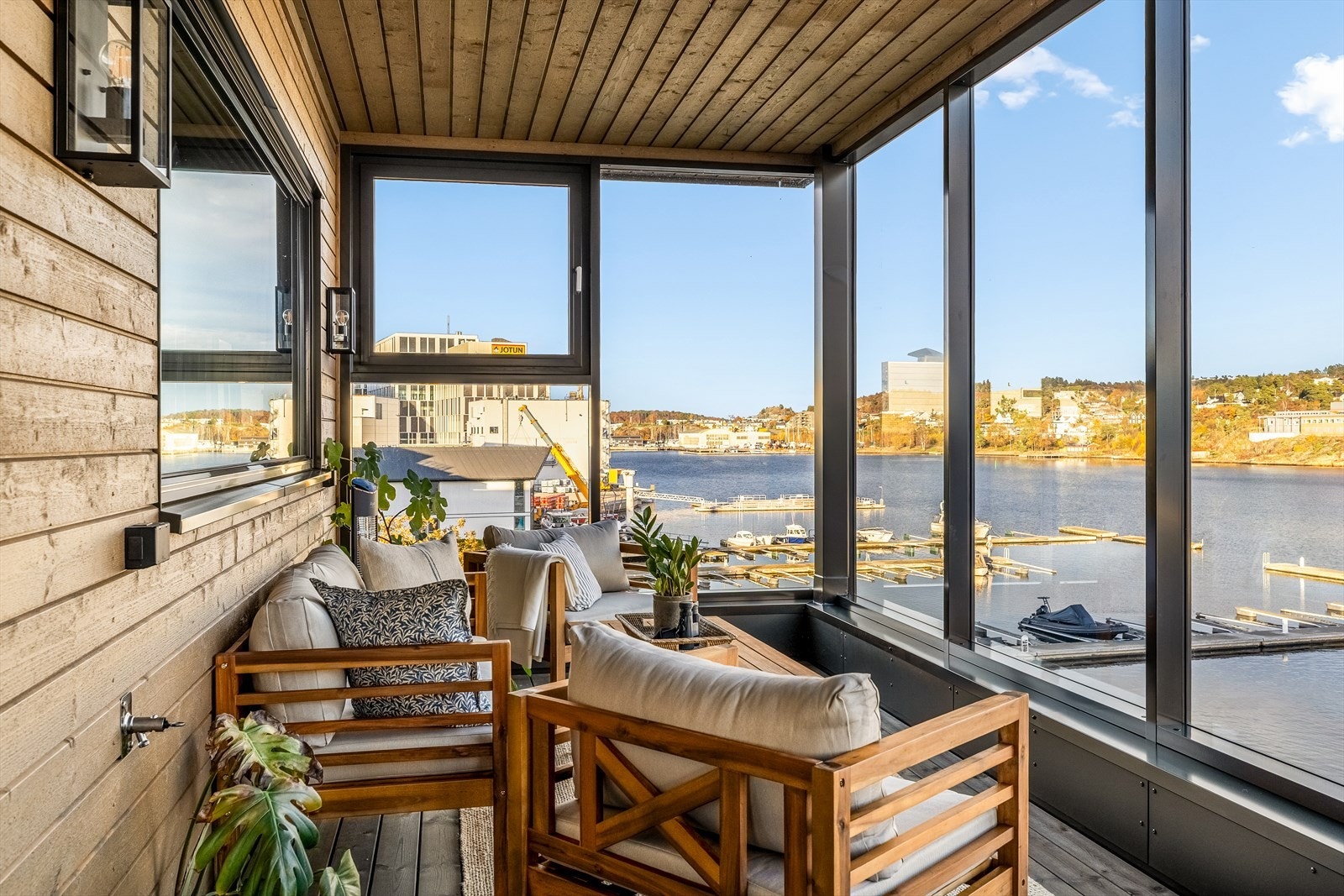 Nyt utsikten hele året. Mulighet for båtplass Galleribilde