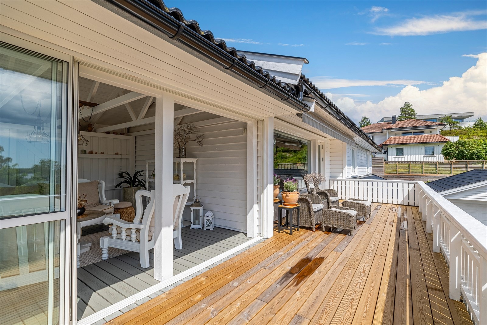 Stor innglasset balkong/sommerstue Galleribilde