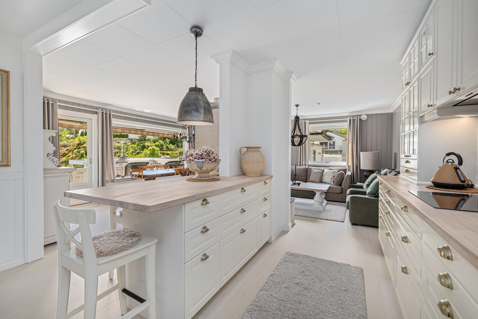 Integrert steketopp, komfyr, kjøleskap, micro og oppvaskmaskin Galleribilde