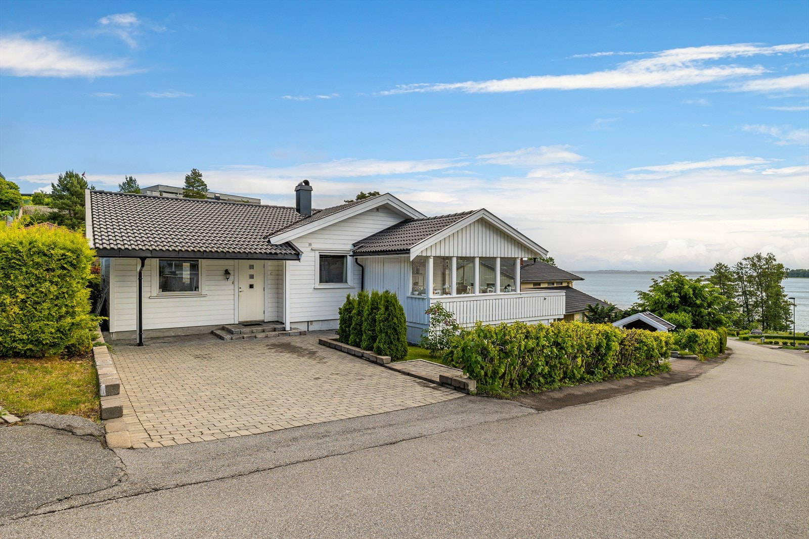 Tilbygget leilighet med egen inngang i 2016. Godkjent med ferdigattest. Biloppstillingsplass Galleribilde