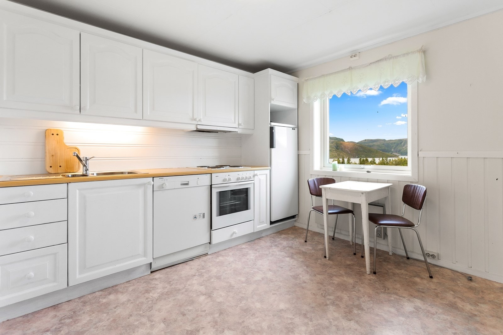 I husets 2. etg har vi kjøkken, stue, gang, bad og tre soverom Galleribilde