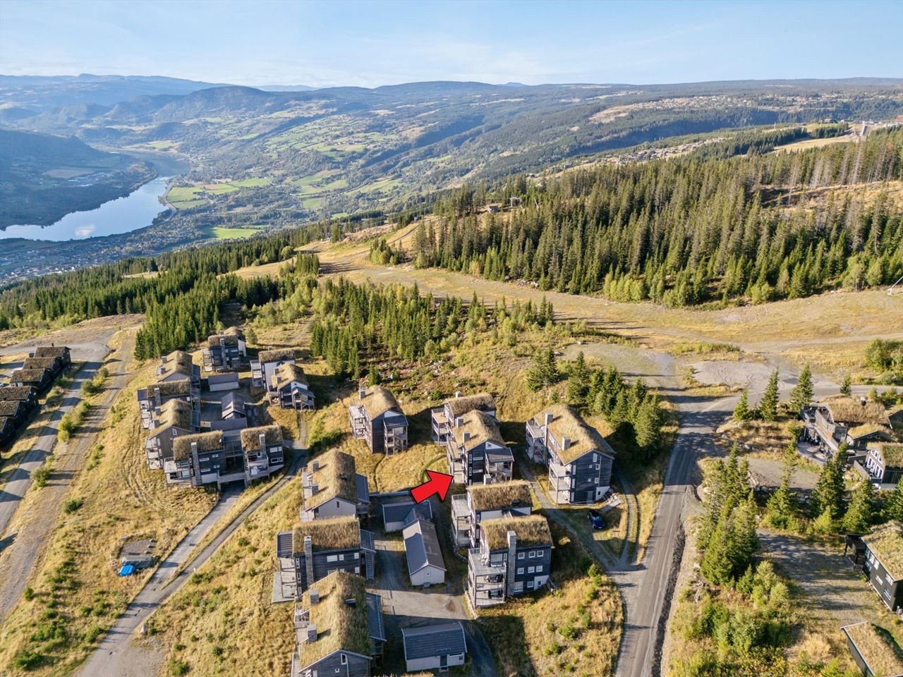 Leilighetens plassering er markert med rød pil. Galleribilde