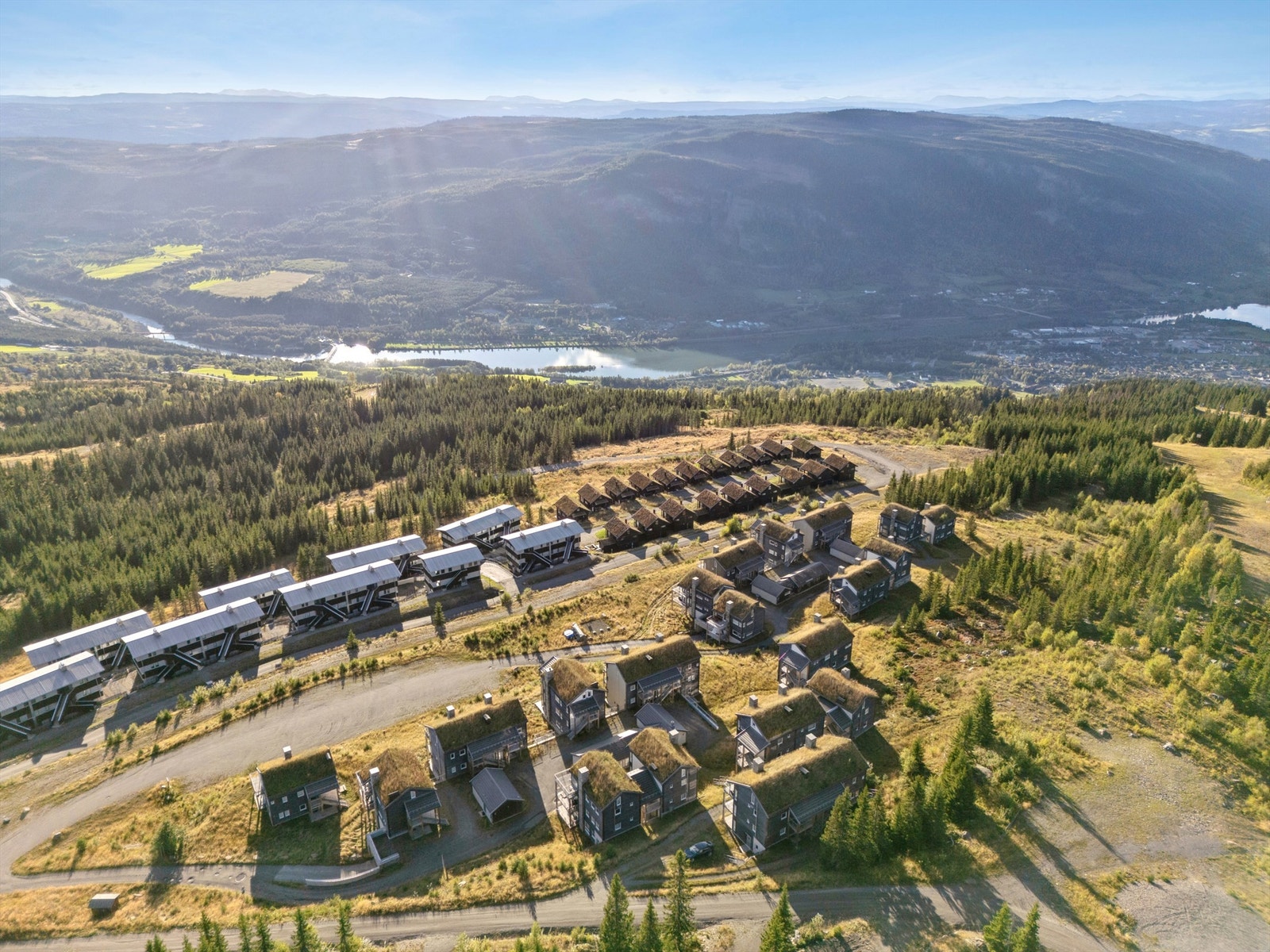 Fra leiligheten er det kort vei til Hafjell Alpinsenter, med nærmeste bakke kun 100 meter unna. Galleribilde