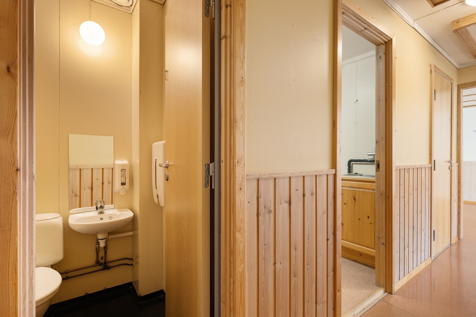 Toalettrom nr 1 - det er 4 toalettrom i denne etasjen. Galleribilde