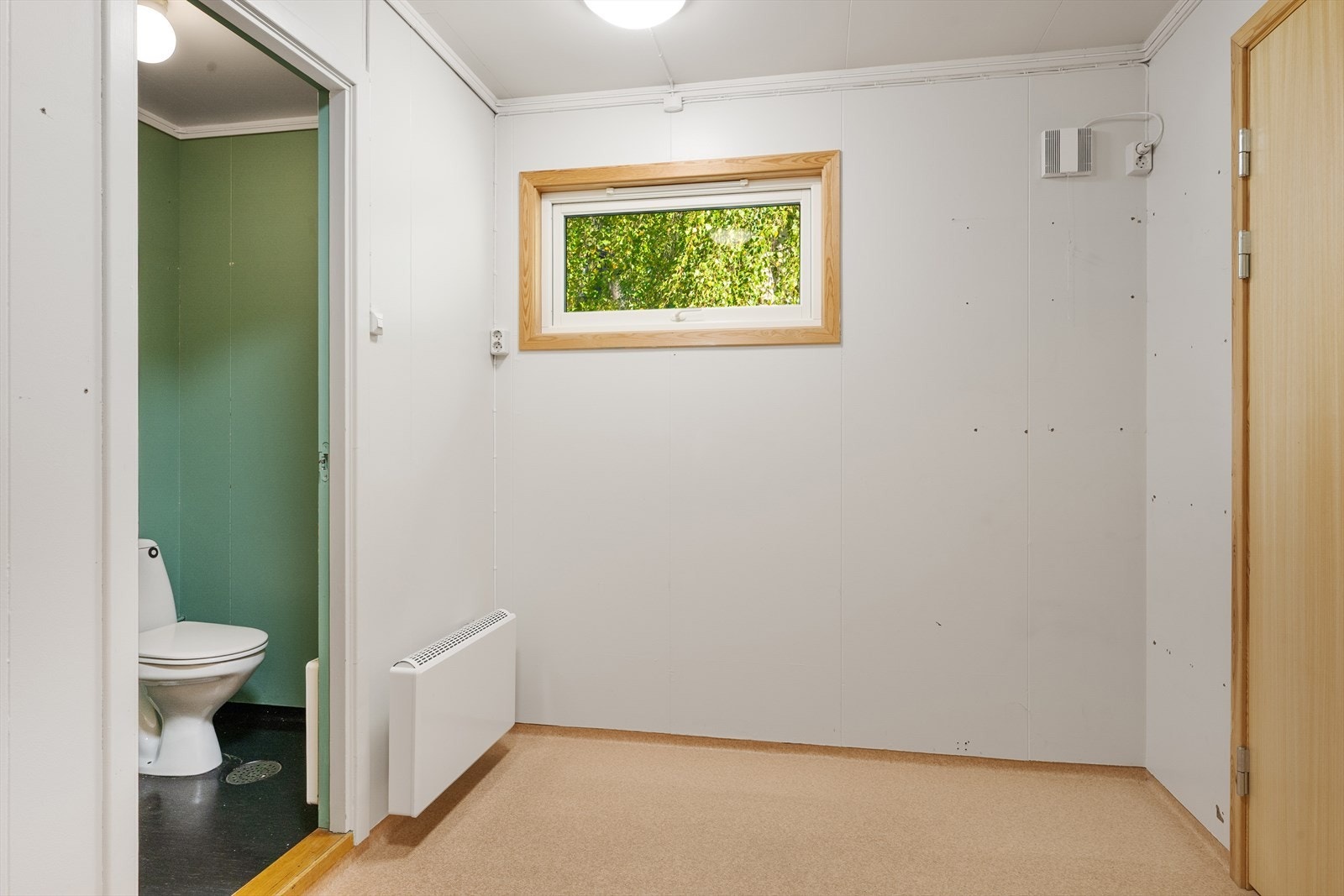 Toalettrom nr 2 har adkomst fra stellerommet. Galleribilde