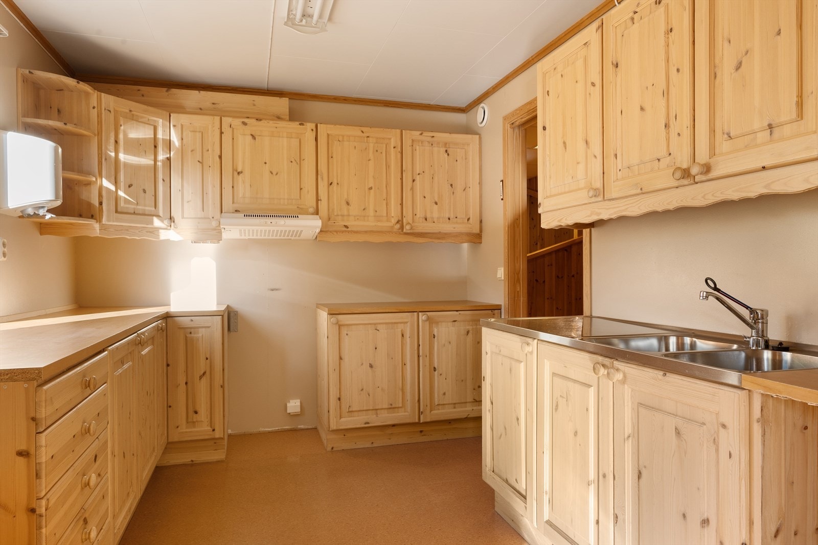 Kjøkkenet er romslig og funksjonelt. Galleribilde