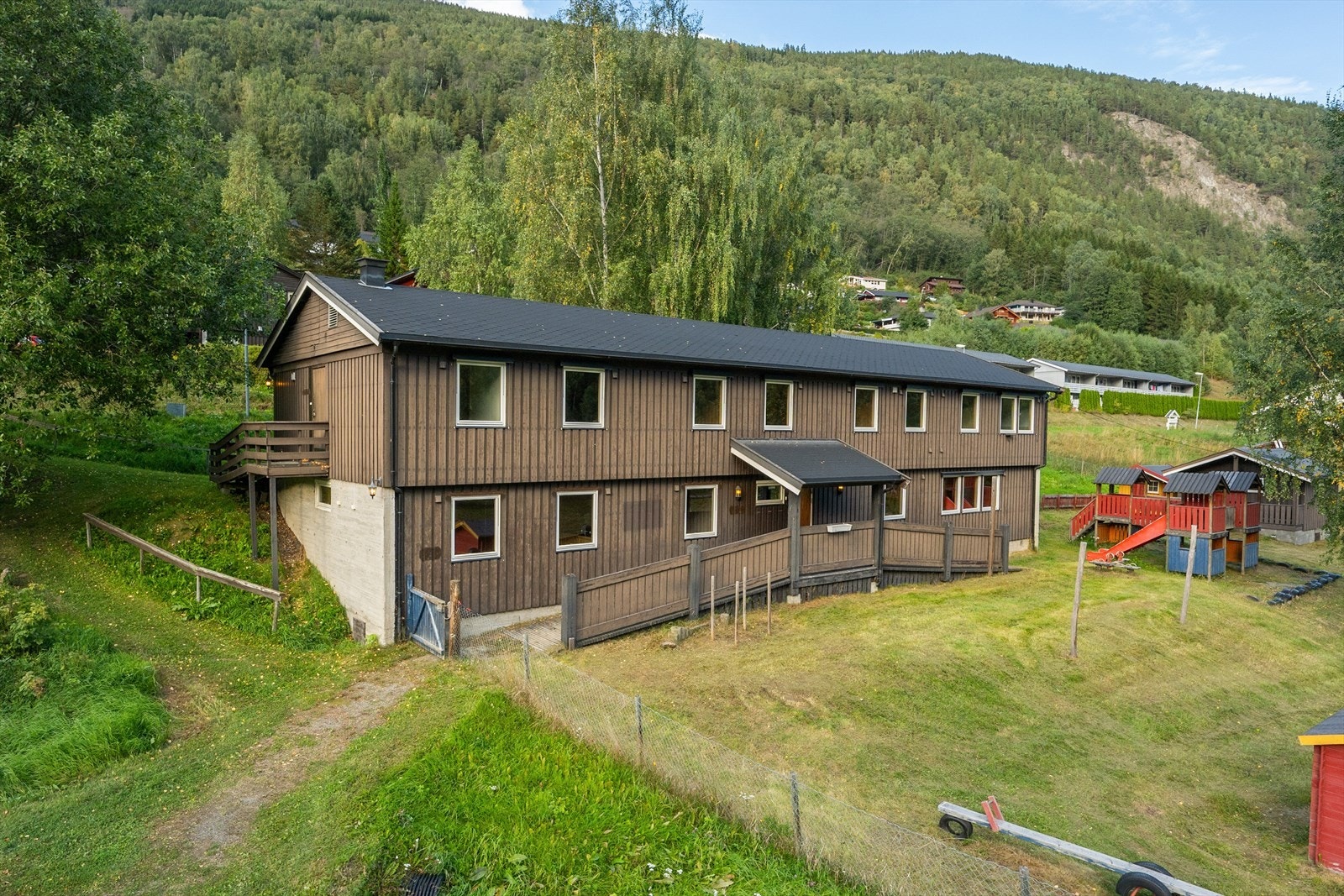 Heggelund 26 ligger sentralt på Dahle, ca 2.5 km vest for Otta sentrum. Galleribilde