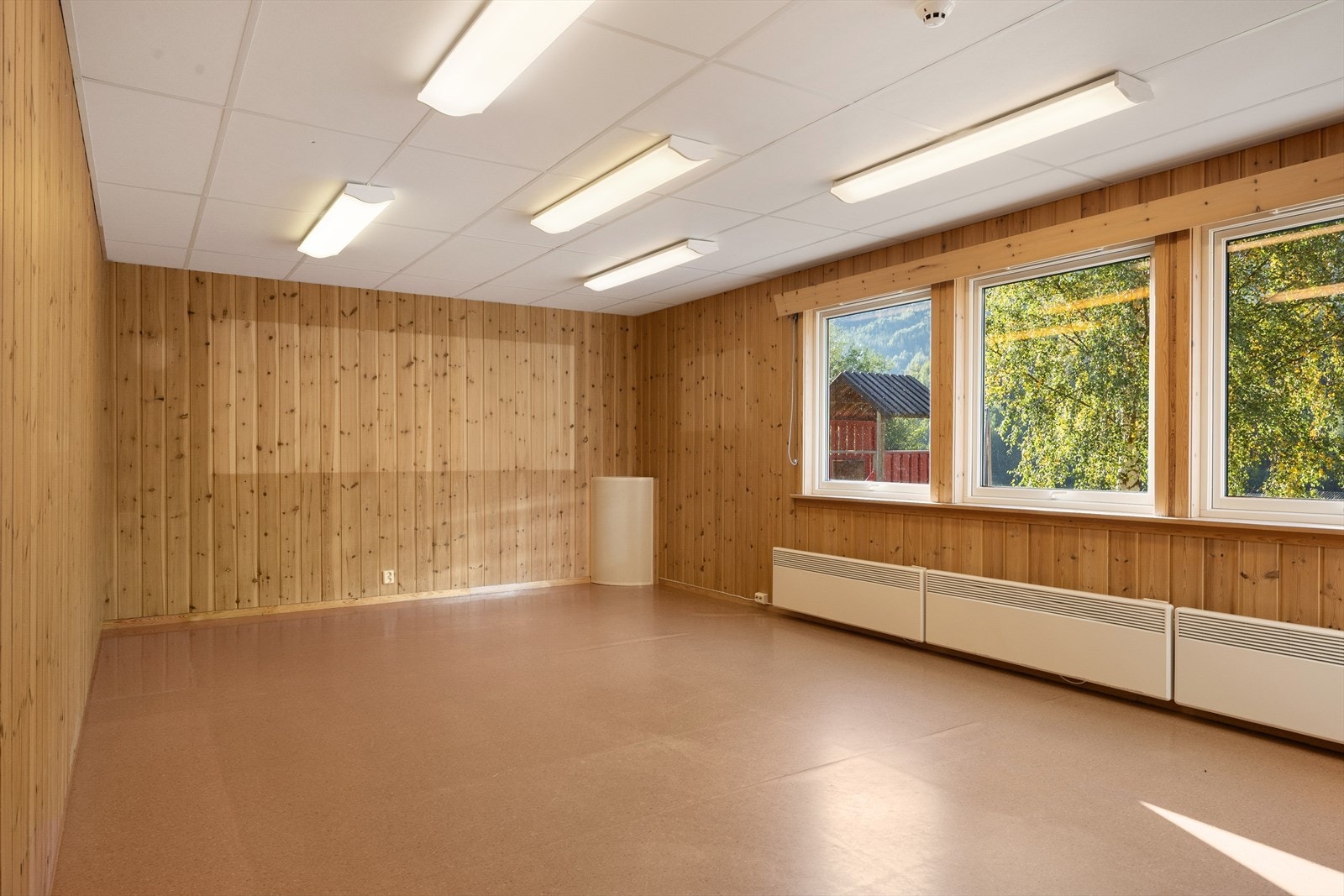 Oppholdsrom i tilknytning til kjøkken. Galleribilde