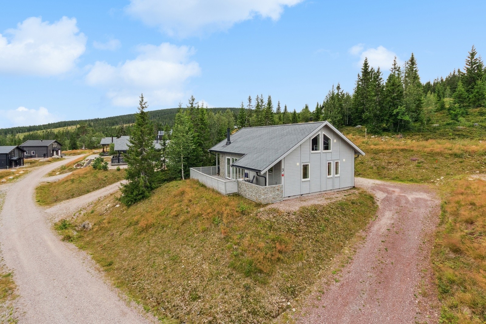 Velkommen til Bergesætervollen 3 - ei velholdt hytte med svært god beliggenhet høyt i terrenget som gir nydelig utsikt. Galleribilde