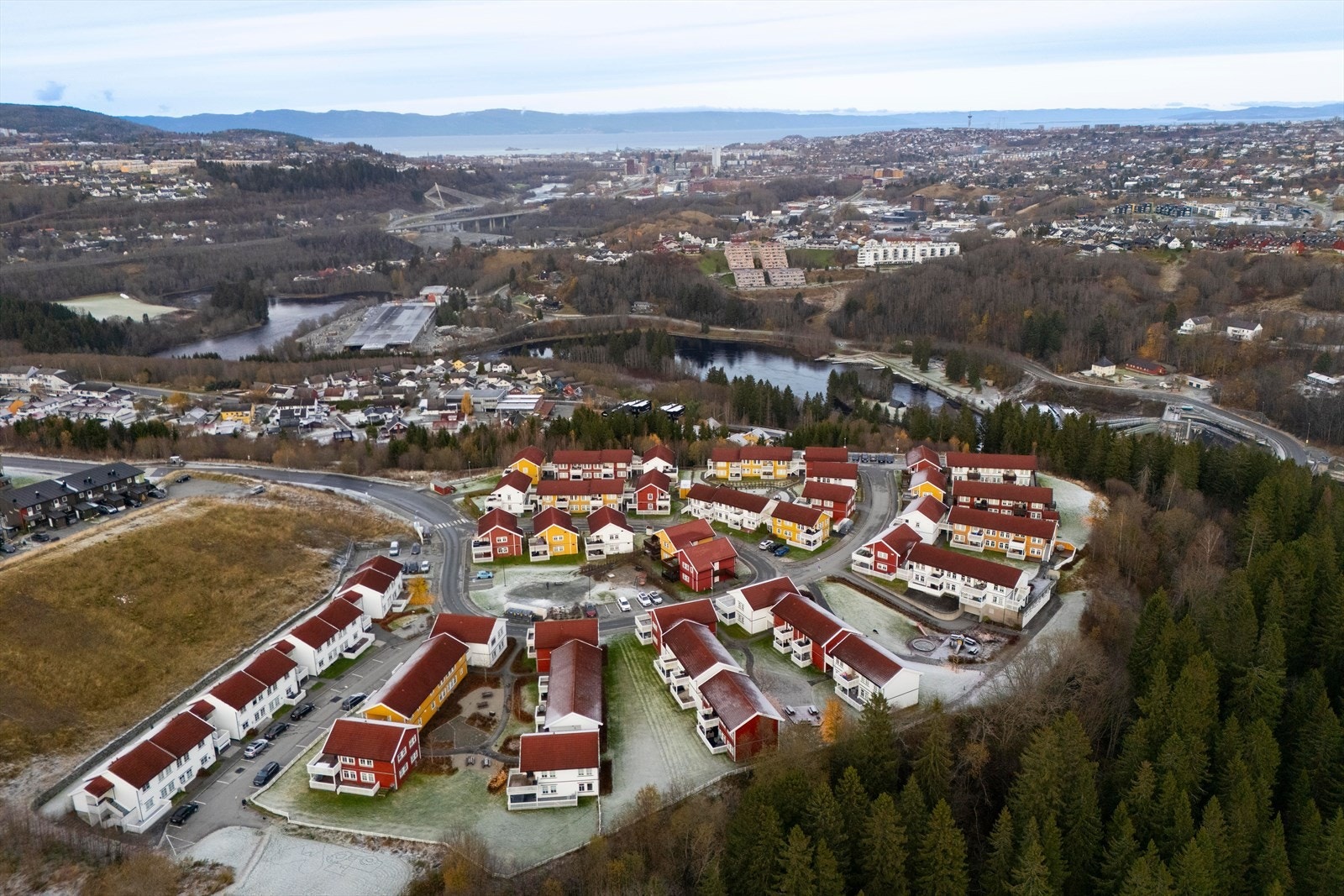 3T-Rosten og Kaliber Gym ligger begge innen få minutters kjøring, og området byr på gode muligheter for både trening, lek og sosiale aktiviteter. Galleribilde