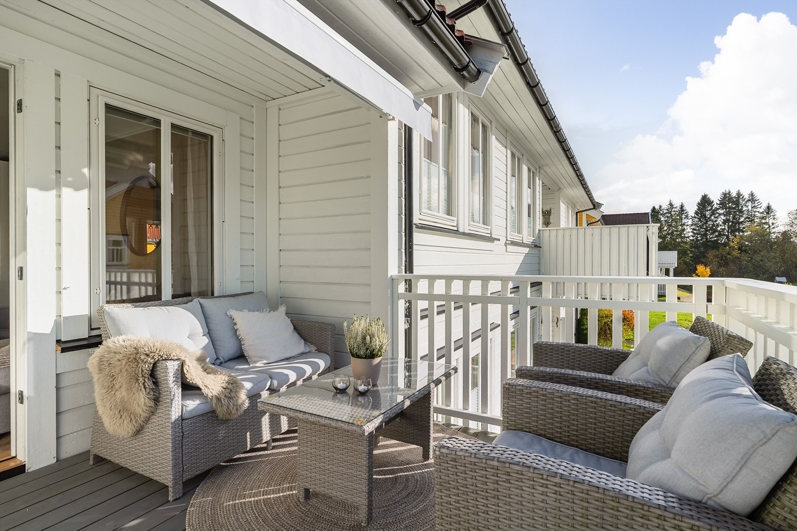 Her har man god plass til sittegruppe og annet møblement. Galleribilde