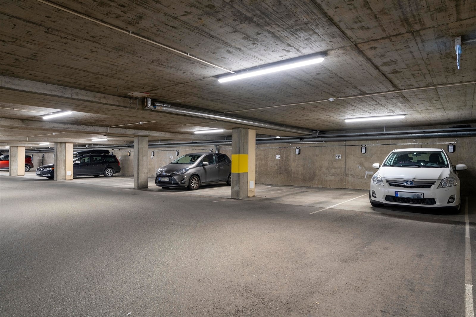 Det medfølger egen parkeringsplass i lukket, oppvarmet parkeringskjeller. Galleribilde