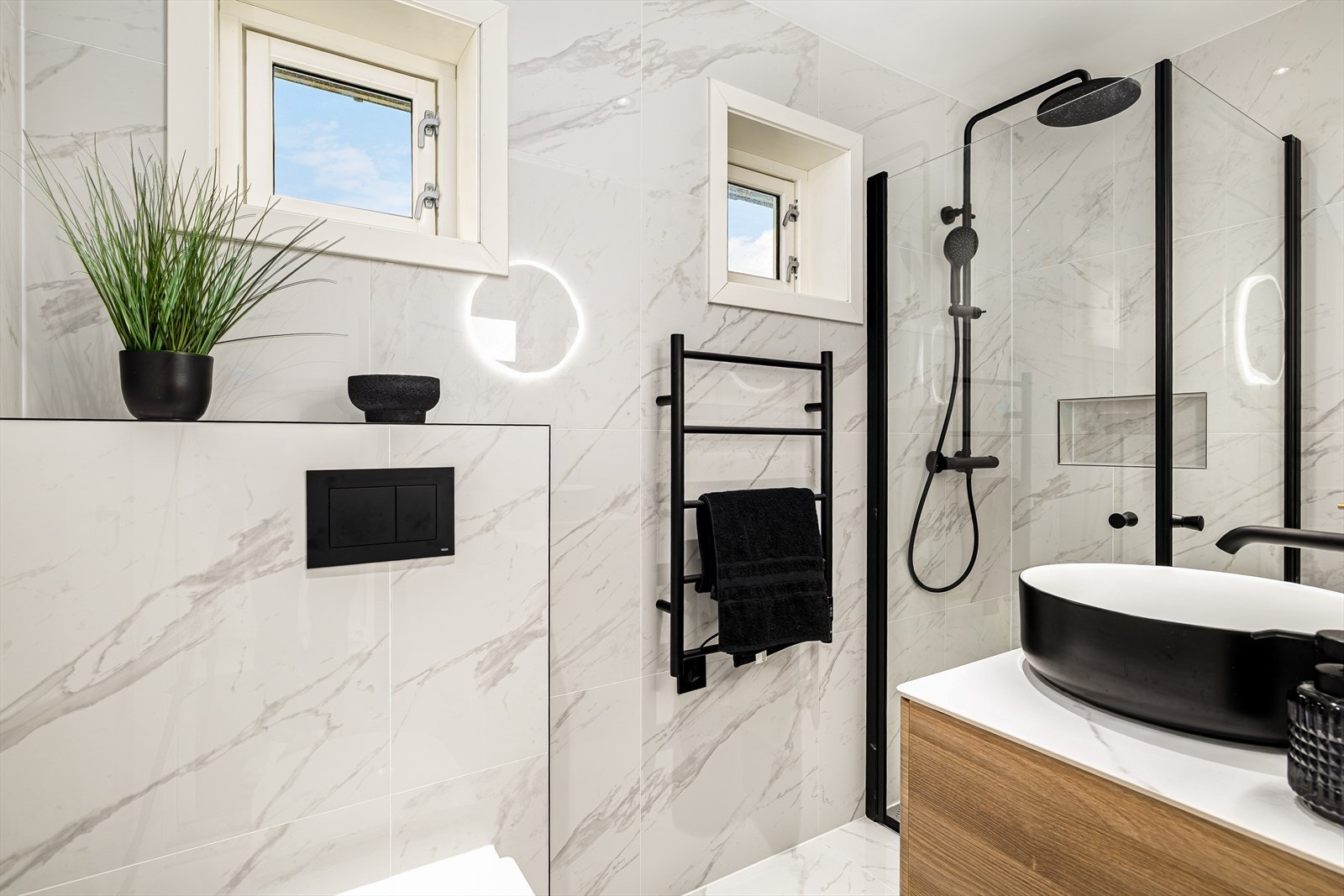 Lekkert baderom som er renovert i 2025 Galleribilde