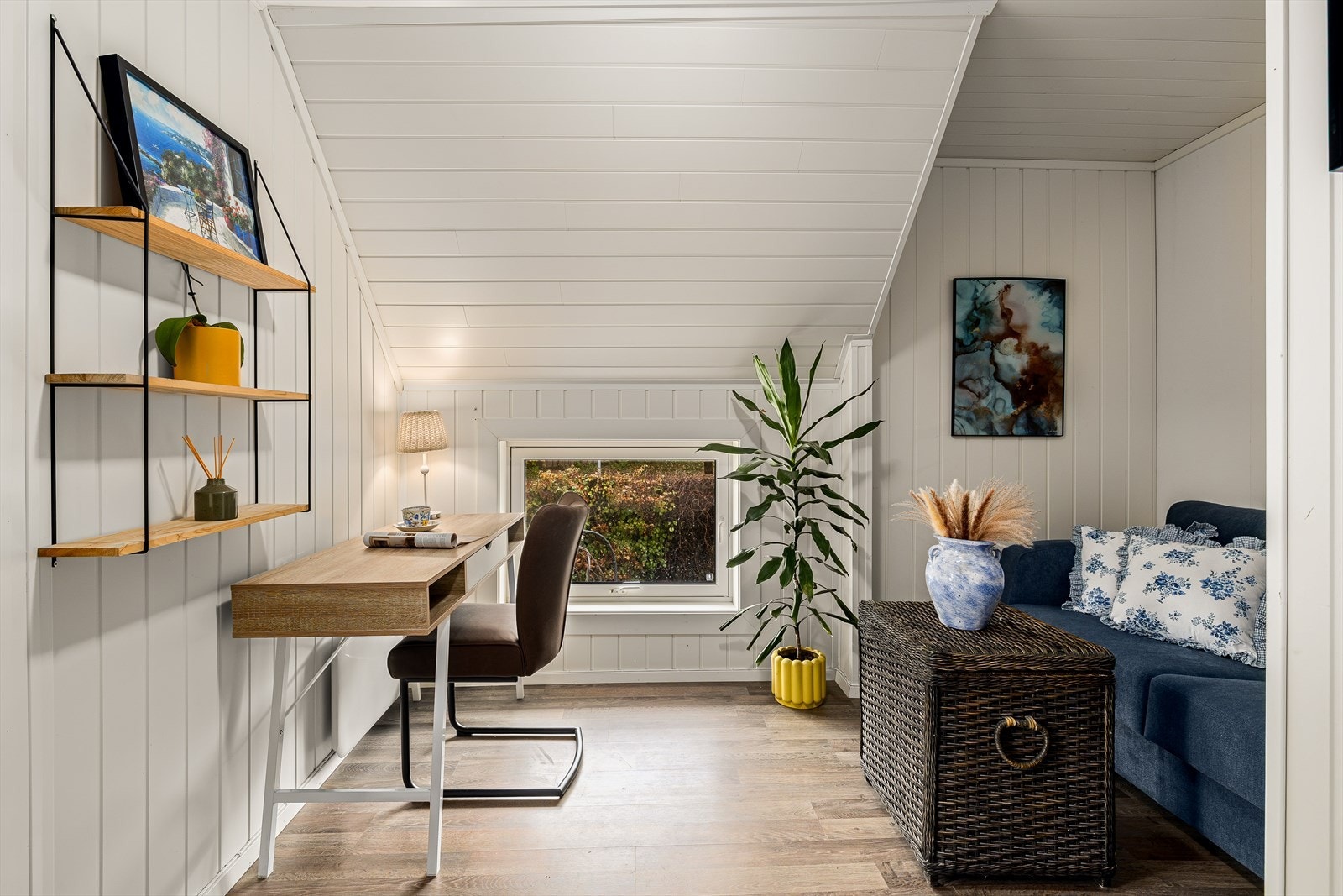 Lyst og pent soverom Galleribilde