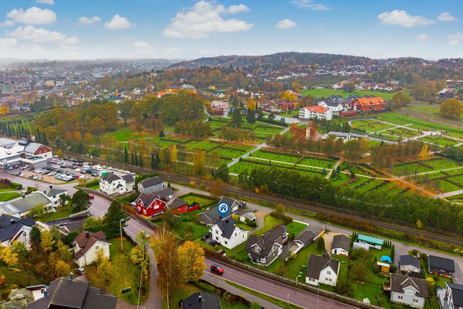 Landlig beliggenhet med gangavstand til alle byens fasiliteter Galleribilde