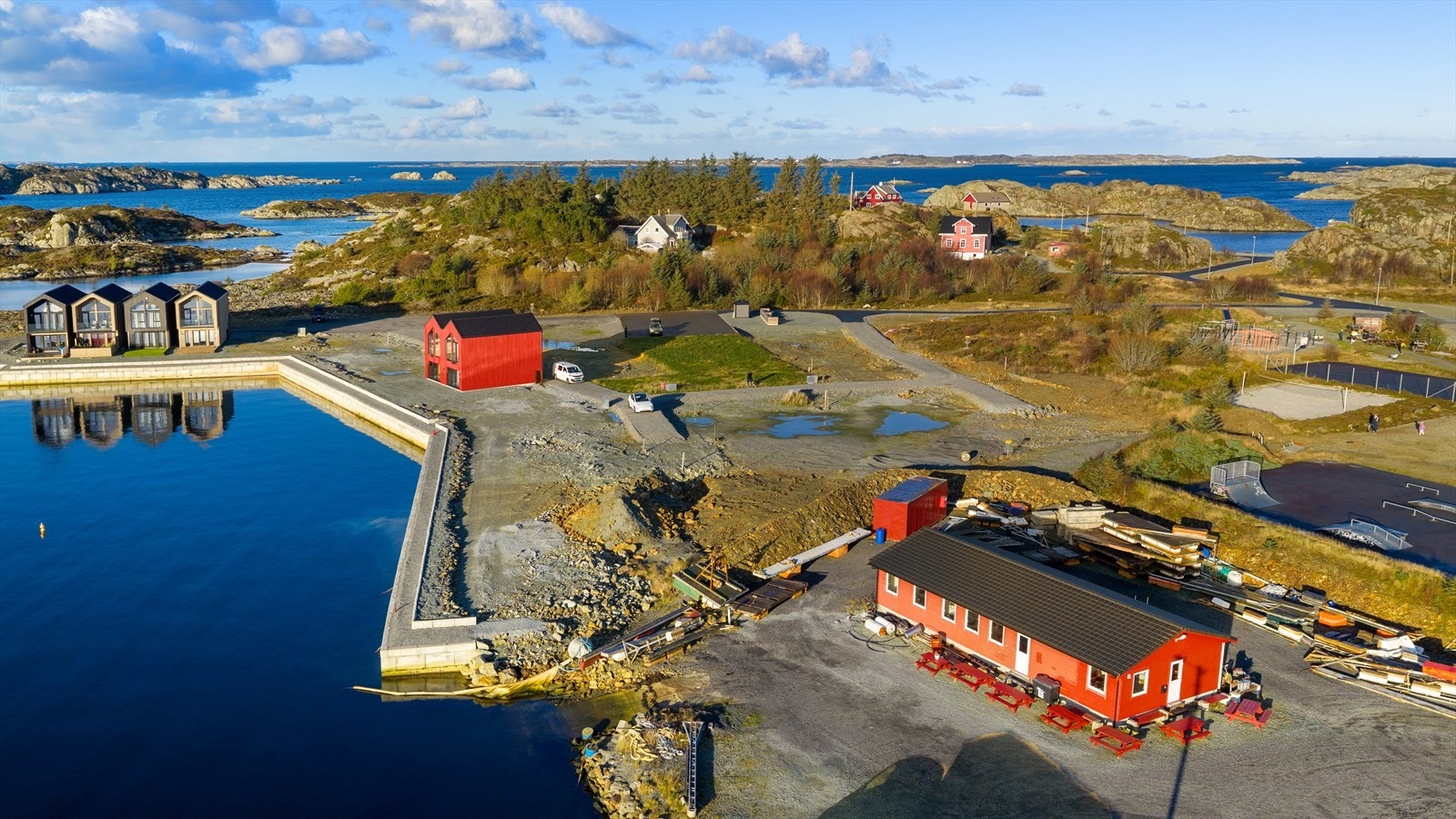 I umiddelbar nærhet finner du sandstrand, Visnes Gruvemuseum, lekeplass med zipline samt flotte turområder som innbyr til friluftsliv og rekreasjon Galleribilde