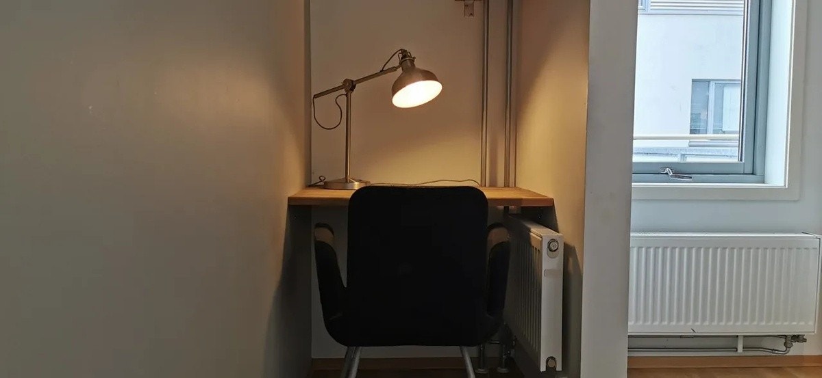 ROM UTLEID EGET SKRIVEBORD Galleribilde