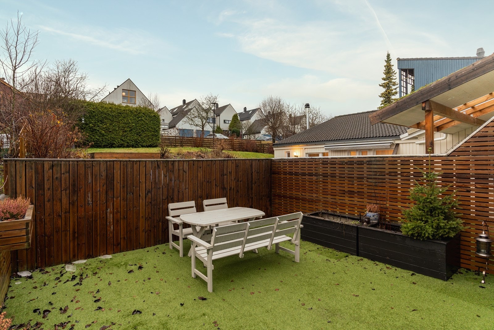 Sommerstid på uteplassen så er det sol fra tidlig morgen til ca kl 22.00. Galleribilde