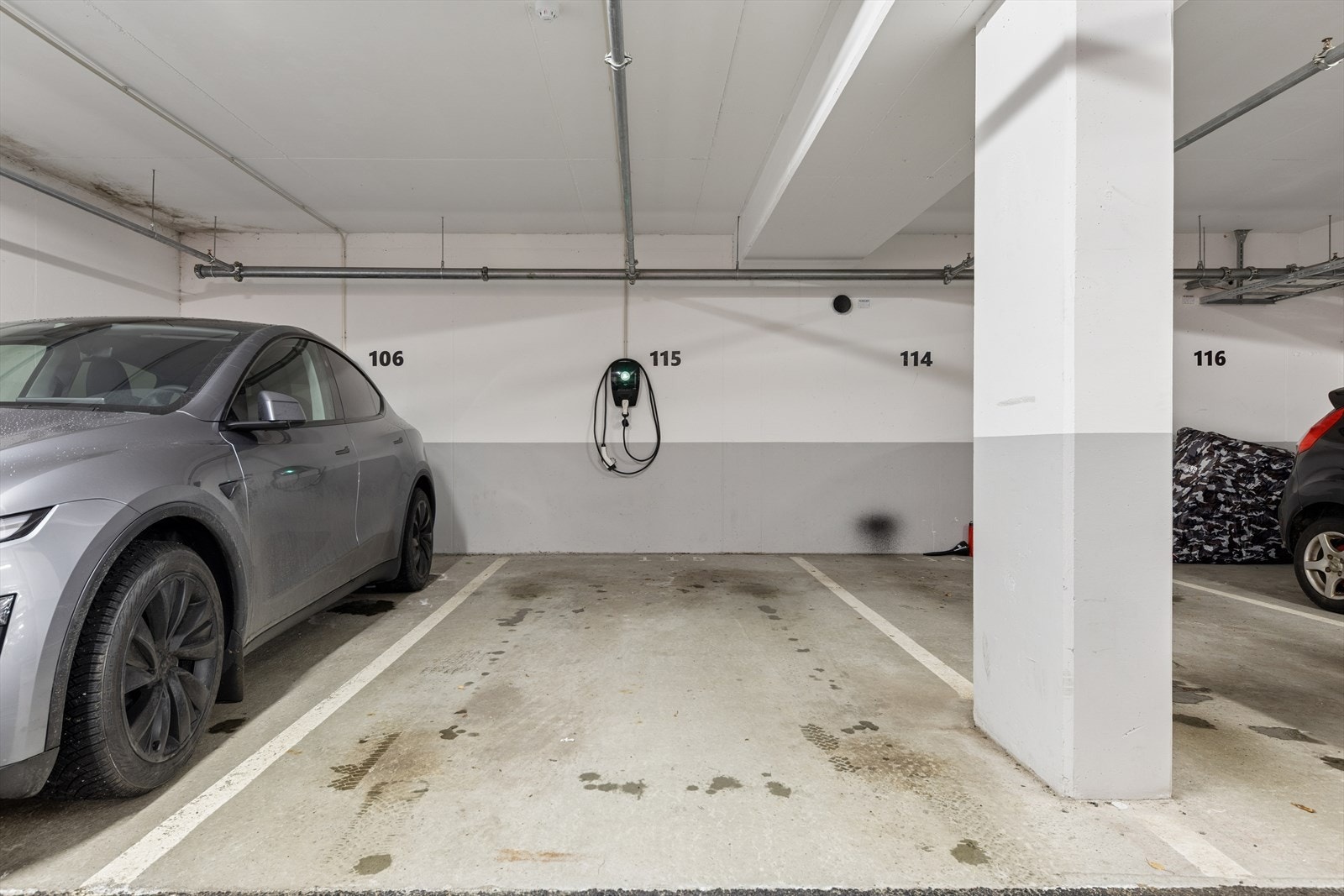 Det medfølger fast parkeringsplass med el-lader i lukket anlegg, samt ekstern bod for oppbevaring. Galleribilde