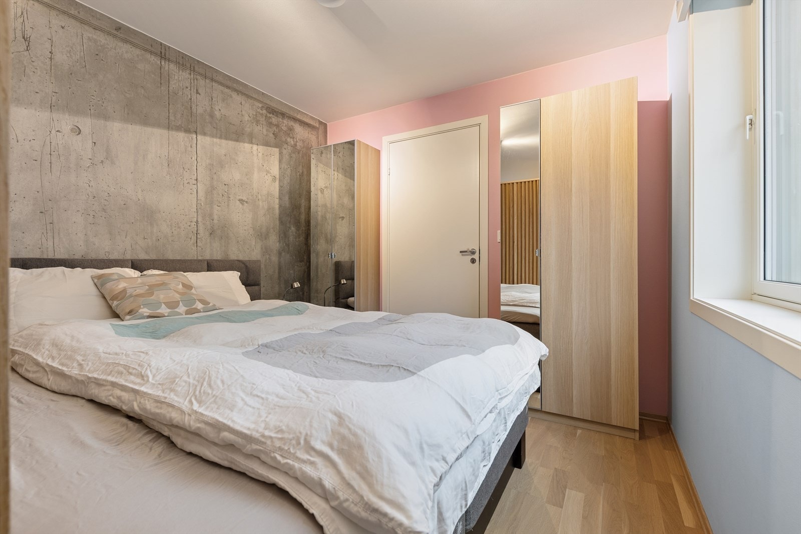 Her kan du enkelt innrede med stor dobbeltseng. Galleribilde