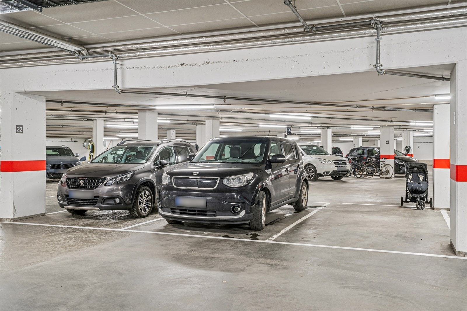 Leiligheten disponerer en parkeringsplass i felles garasjekjeller. Galleribilde