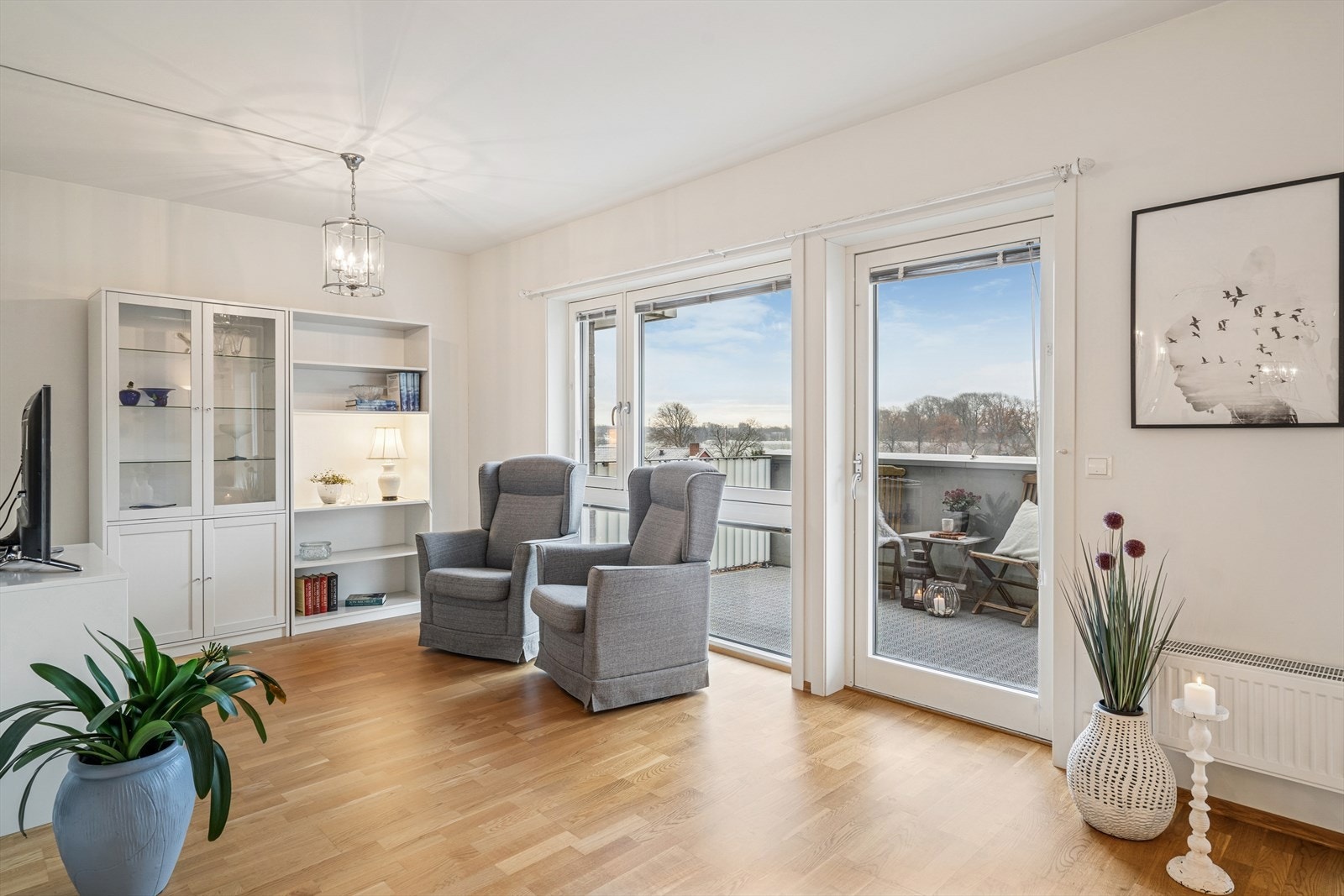 Parkett på gulv vannbåren varme via radiatorer. Galleribilde