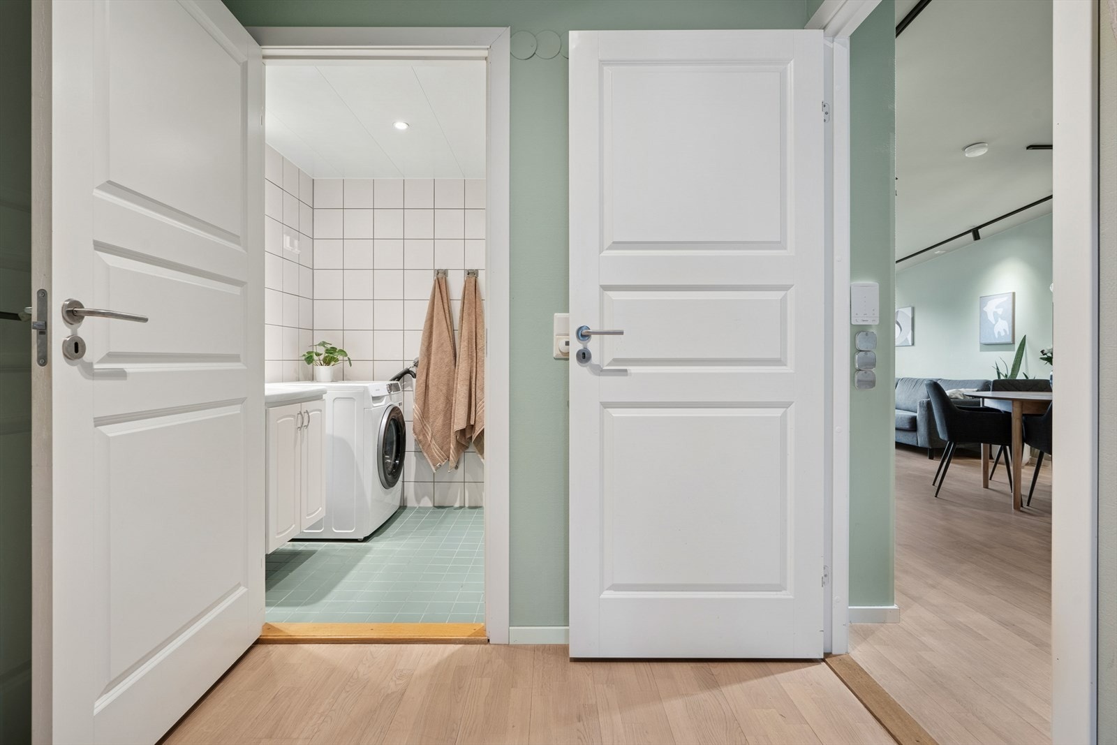 Bad/vaskerom har adkomst fra gangen og har mekanisk avtrekk Galleribilde