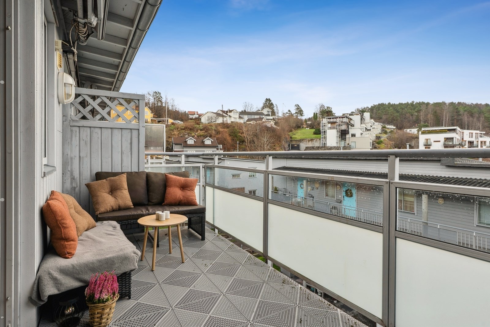 Fra stuen er det adkomst til balkong på omtrent 7 kvm Galleribilde