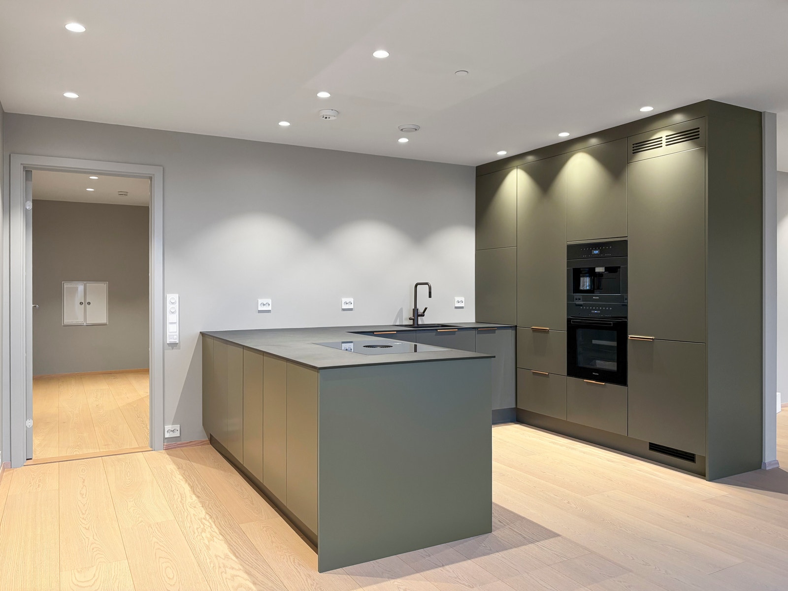 Velkommen til denne flotte leiligheten i Tangen 9 - 6. etasje. Galleribilde