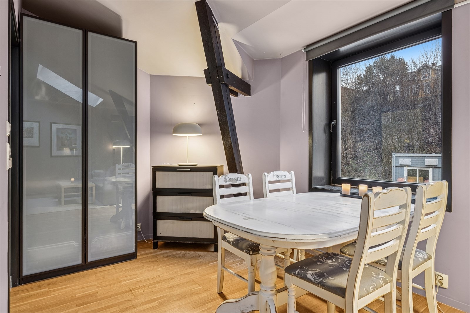 Det er god plass til spisestue Galleribilde