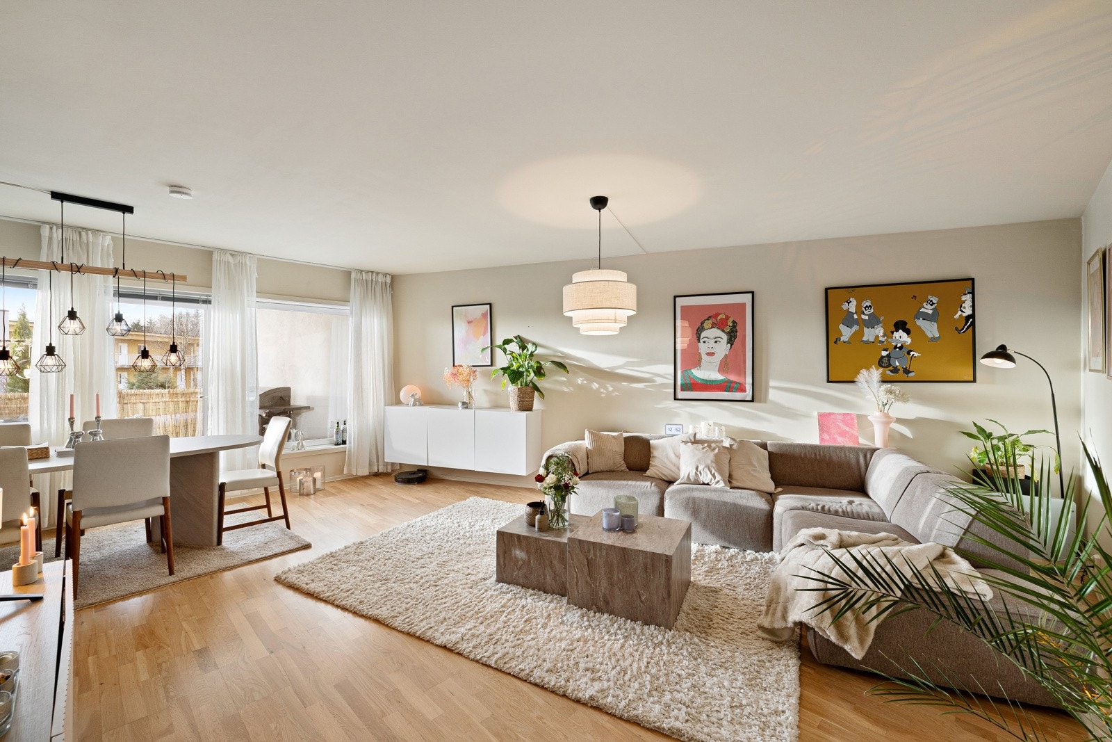 Velkommen til en lys og innbydende 3-roms i Brånåslia 7! Galleribilde