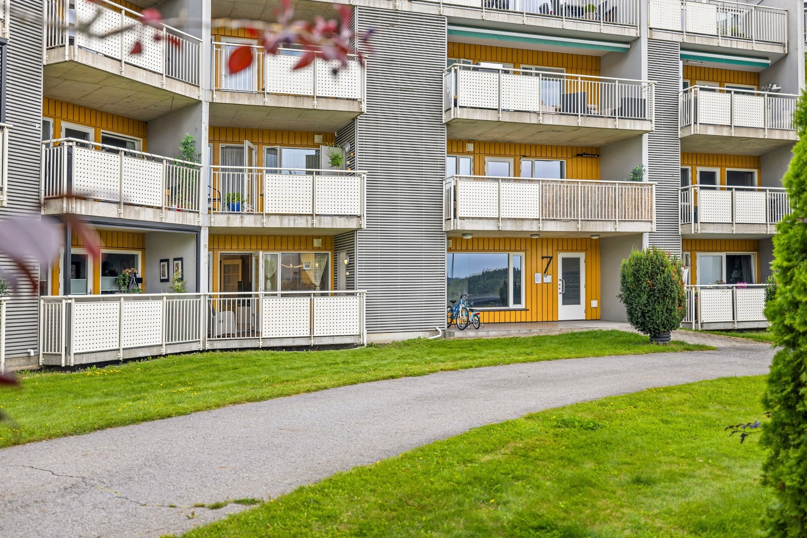 Leiligheten ligger i 1. etasje. Det medfølger ekstern bod på ca. 5 kvm i kjelleren. Galleribilde