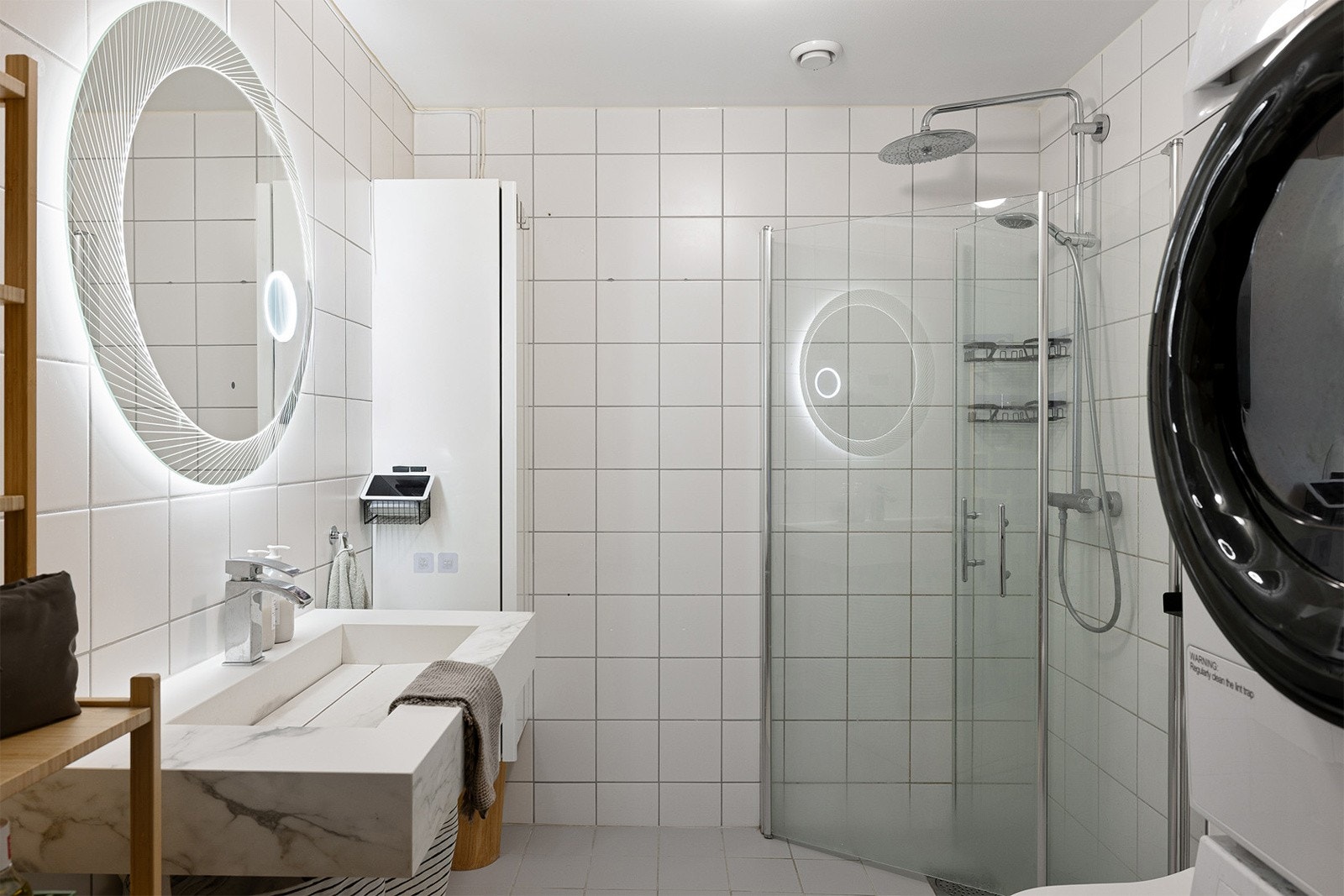 Badet ble oppgradert med nye baderomsmøbler i 2021. Galleribilde