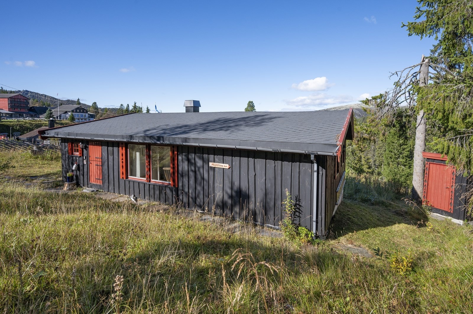 Eiendommen ligger like ved Rondane Høyfjellshotell. Galleribilde