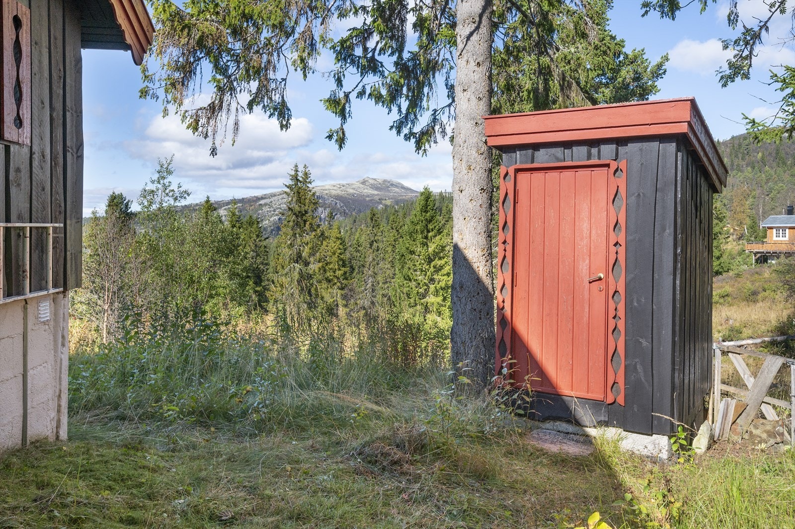 Det er også utedo på eiendommen. Galleribilde