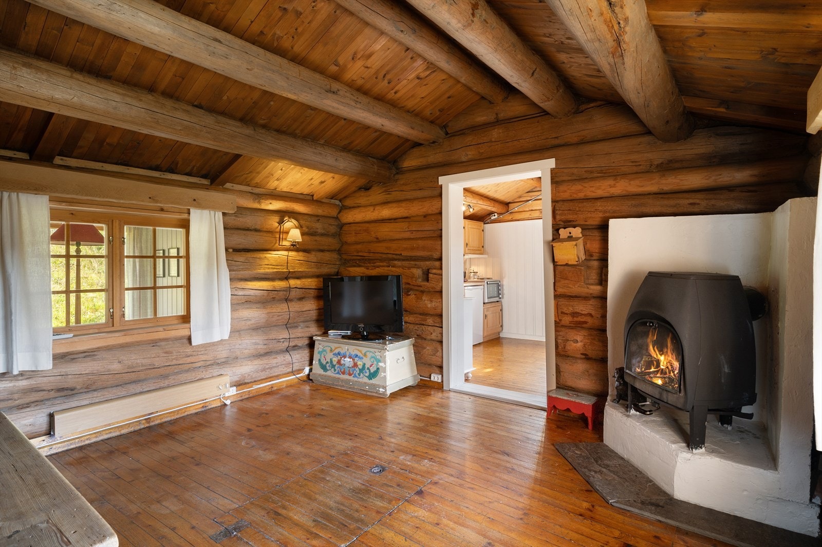 Stua ligger innenfor kjøkkenet. Galleribilde