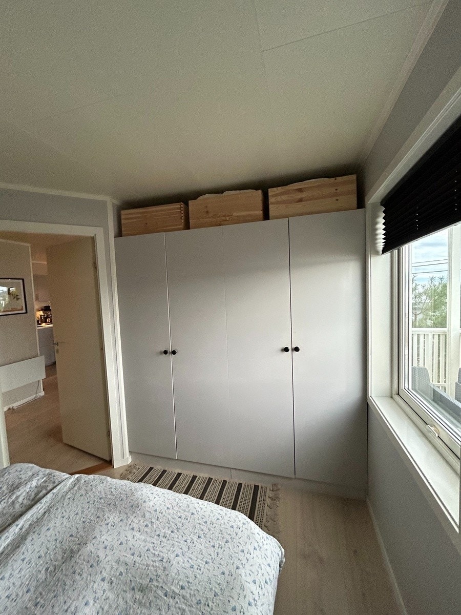 Garderobeskap medfølger i leieprisen. Galleribilde