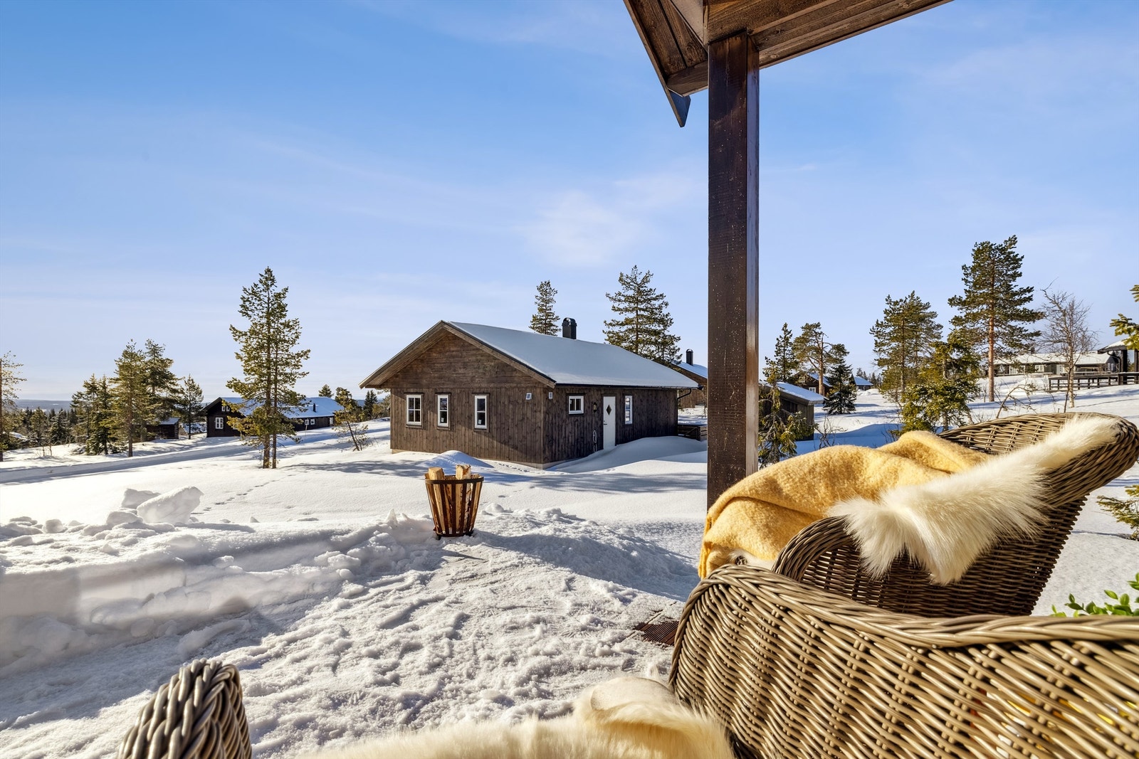 Beliggenheten gir enkel tilgang til skiløyper og sommerstier, og området byr på flotte naturopplevelser året rundt. Galleribilde
