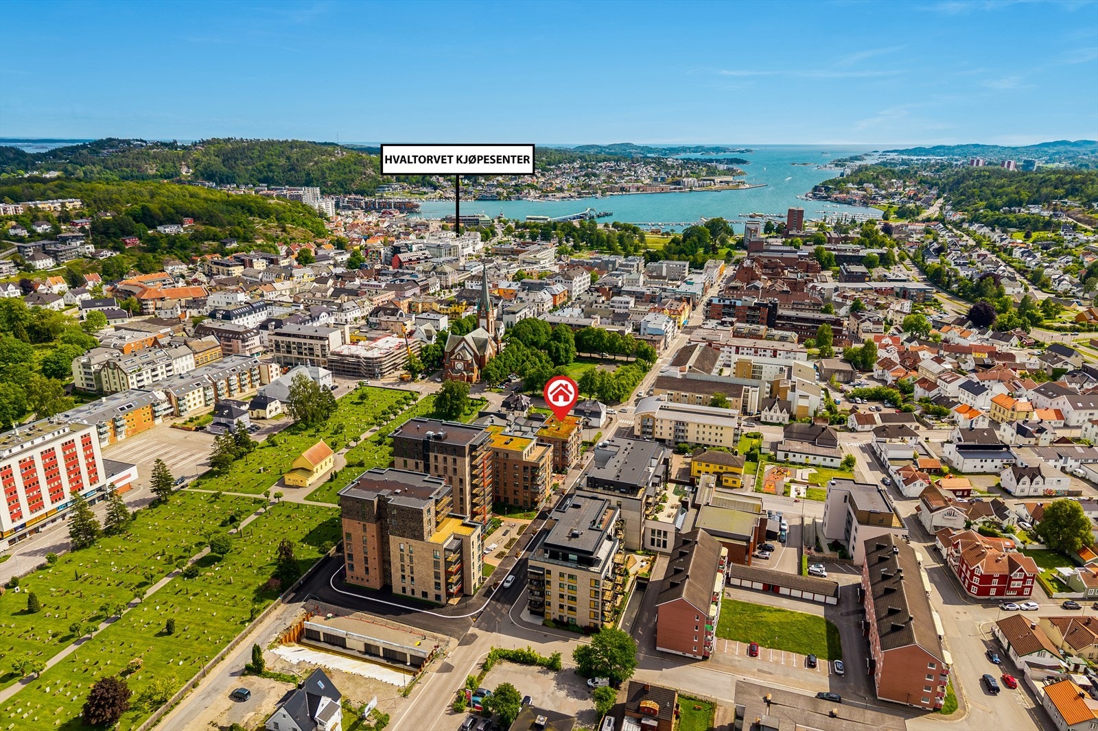 Meget sentral beliggenhet med trukket vekk fra selve sentrumskjernen i stille og rolige omgivelser. Galleribilde